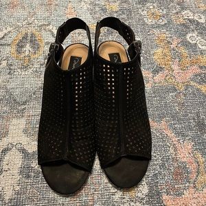 David Aaxon Size 7.5 Black Wedge Zip up Sandals